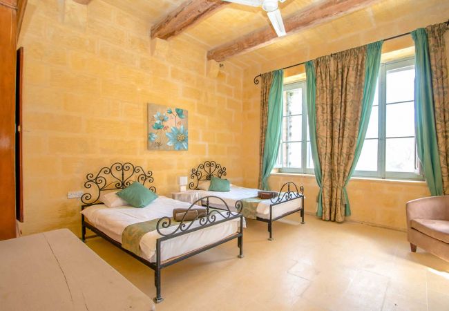 Villa a Ta' Kerċem - Gharilma IV – Santa Lucija Holiday Home	