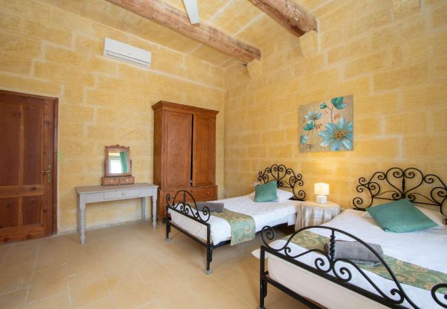 Villa a Ta' Kerċem - Gharilma IV – Santa Lucija Holiday Home	