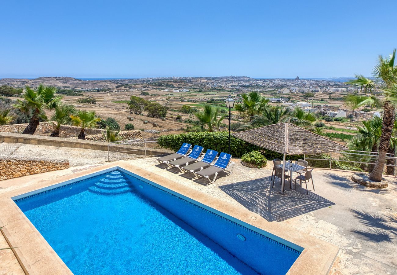 Villa a Ta' Kerċem - Gharilma IV – Santa Lucija Holiday Home	