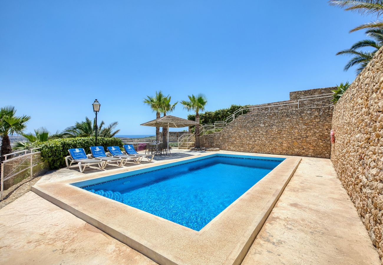 Villa a Ta' Kerċem - Gharilma IV – Santa Lucija Holiday Home	