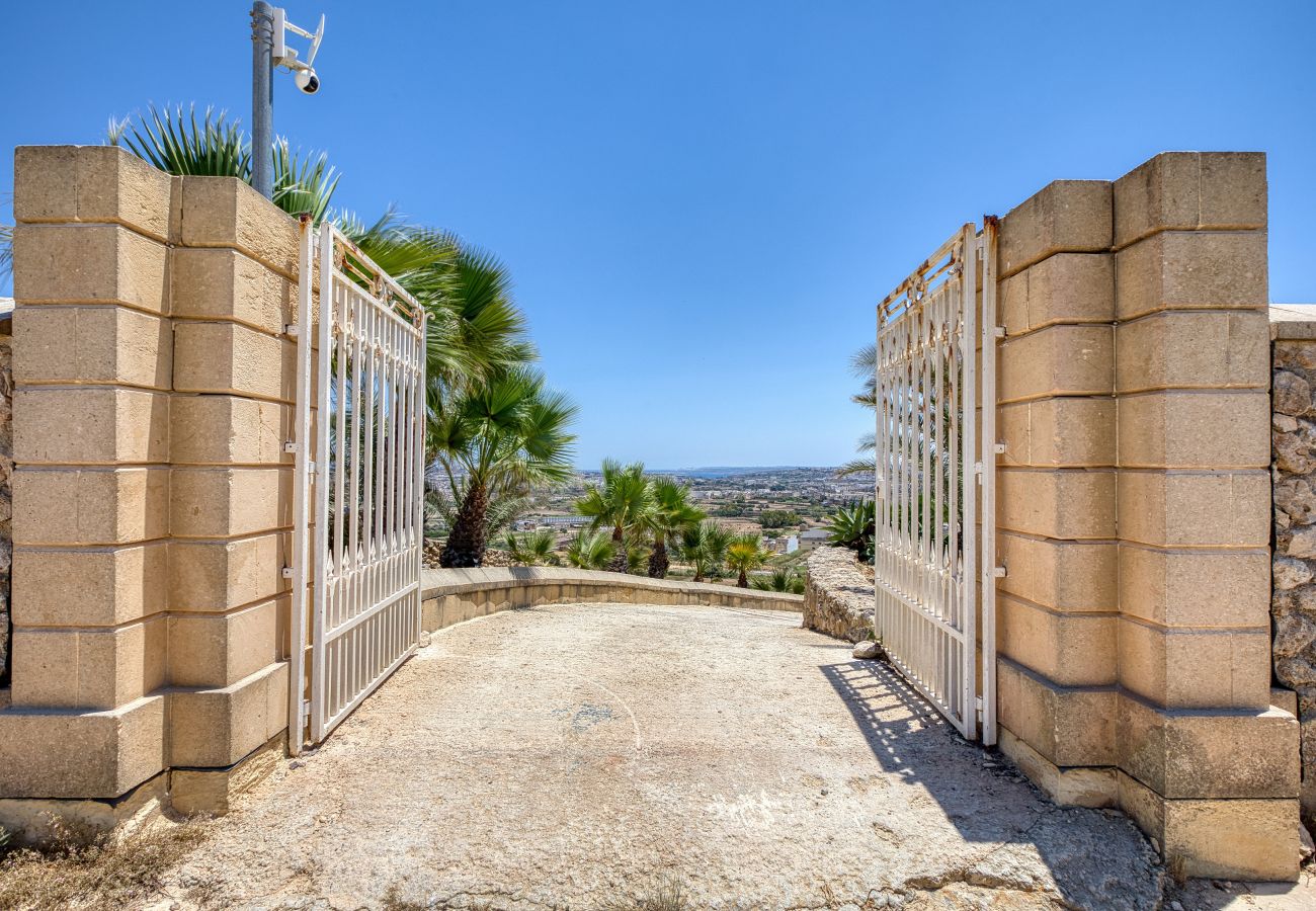 Villa a Ta' Kerċem - Gharilma IV – Santa Lucija Holiday Home	