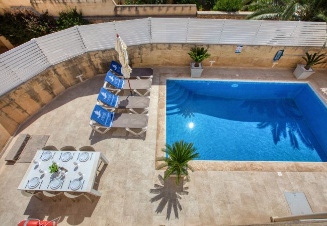 Villa in Victoria - Girardu - Victoria Holiday Home