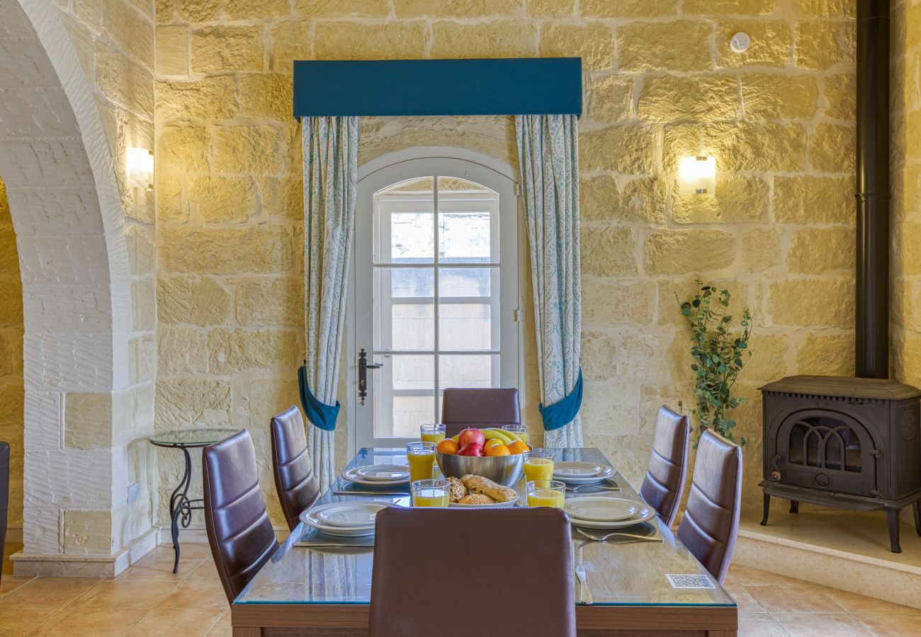 Villa in Victoria - Girardu - Victoria Holiday Home