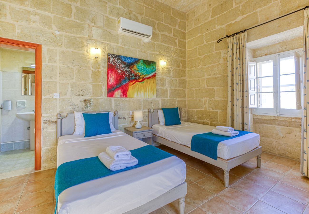 Villa in Victoria - Girardu - Victoria Holiday Home