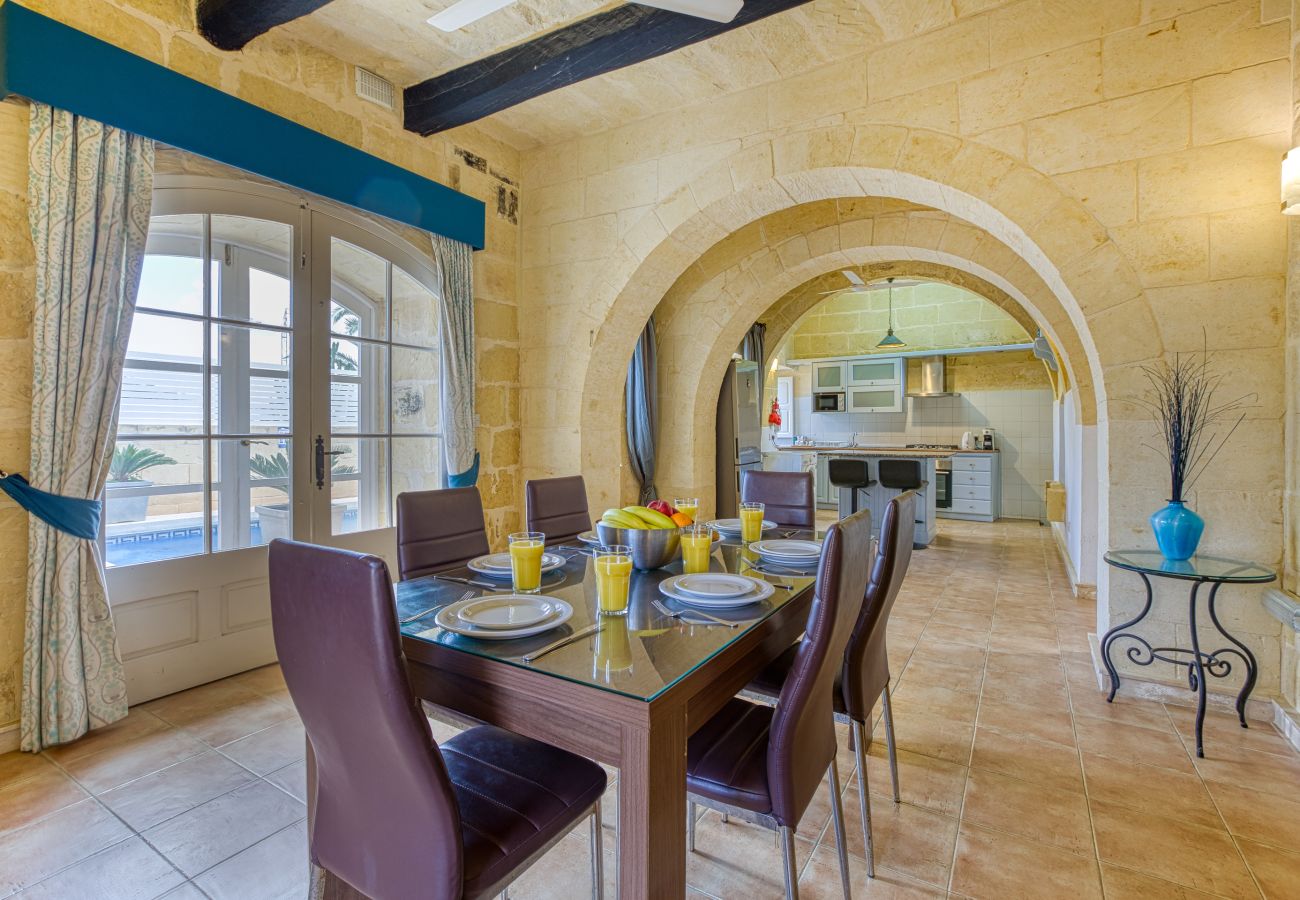 Villa in Victoria - Girardu - Victoria Holiday Home