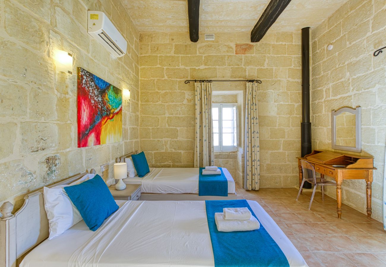 Villa in Victoria - Girardu - Victoria Holiday Home