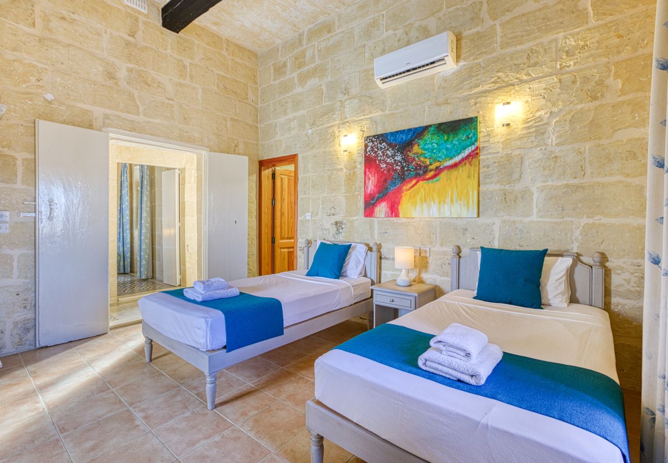 Villa in Victoria - Girardu - Victoria Holiday Home