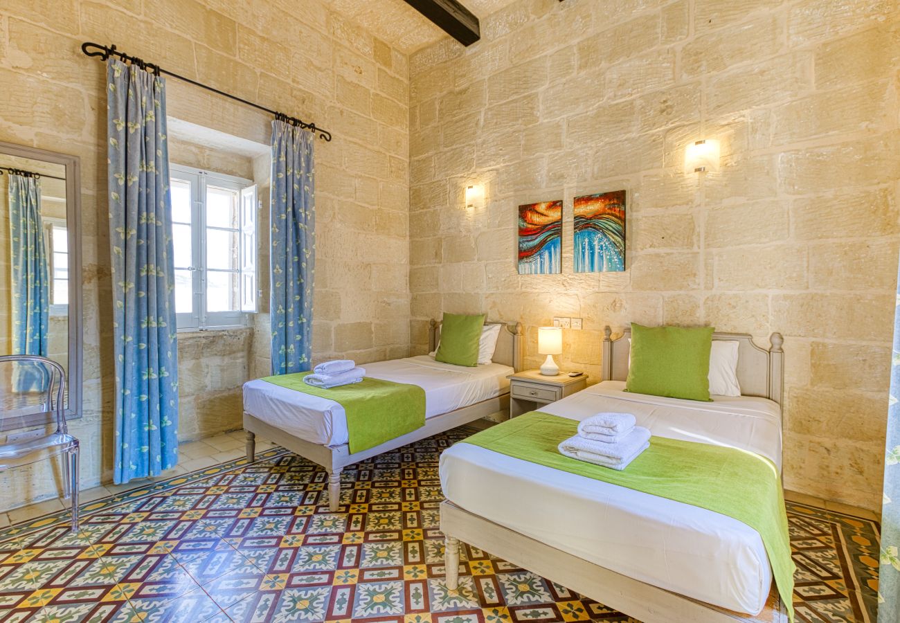 Villa in Victoria - Girardu - Victoria Holiday Home