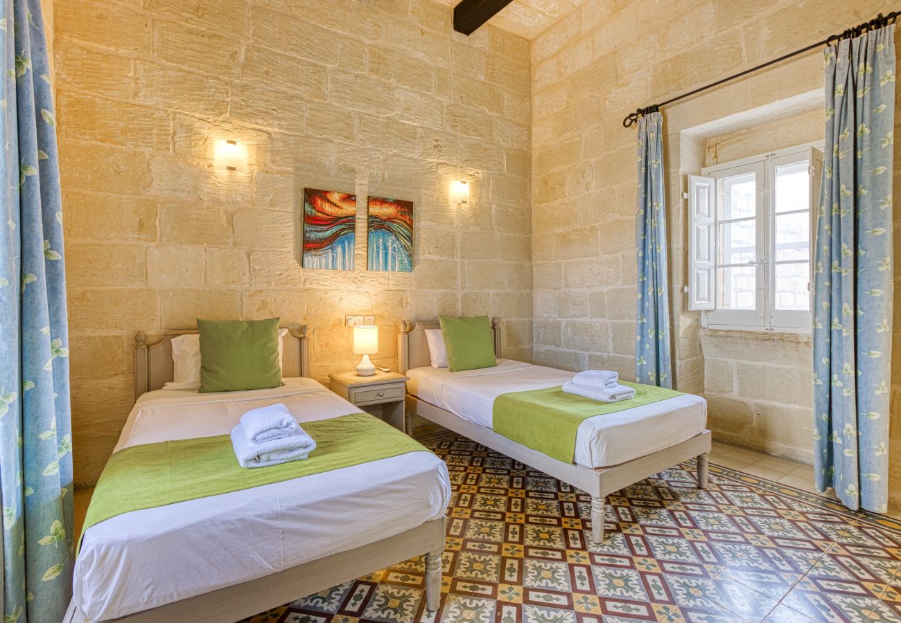 Villa in Victoria - Girardu - Victoria Holiday Home