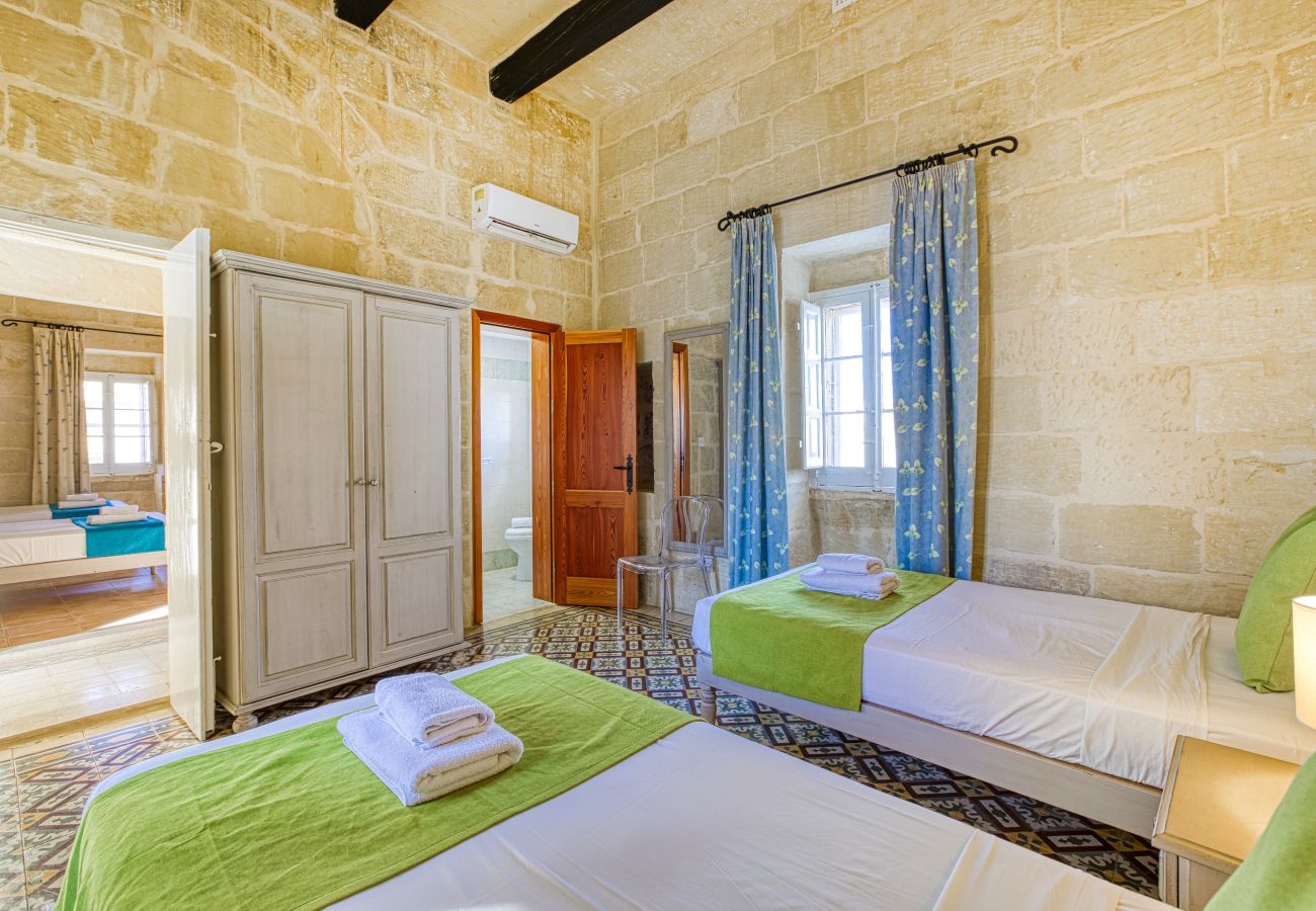 Villa in Victoria - Girardu - Victoria Holiday Home