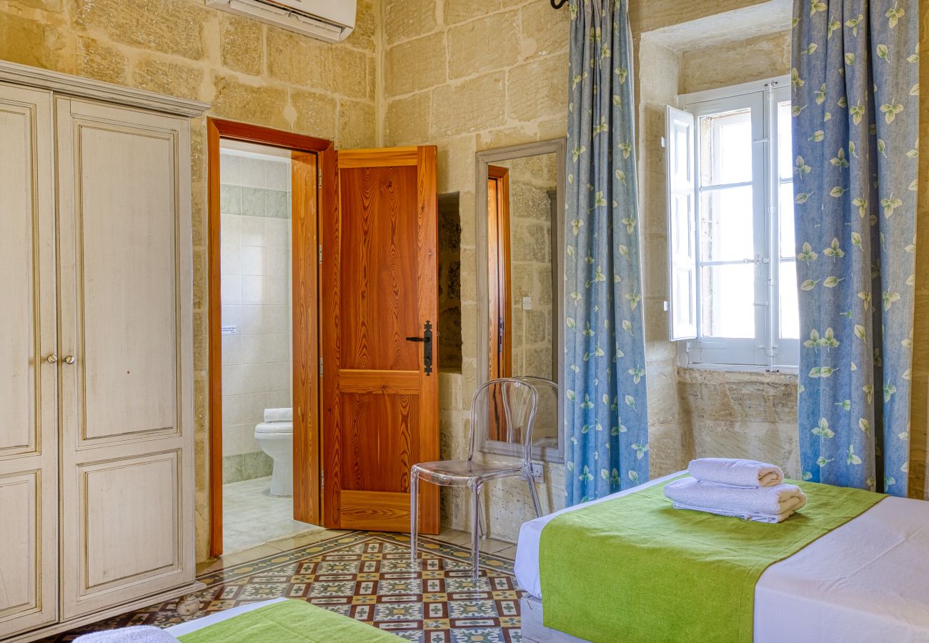 Villa in Victoria - Girardu - Victoria Holiday Home