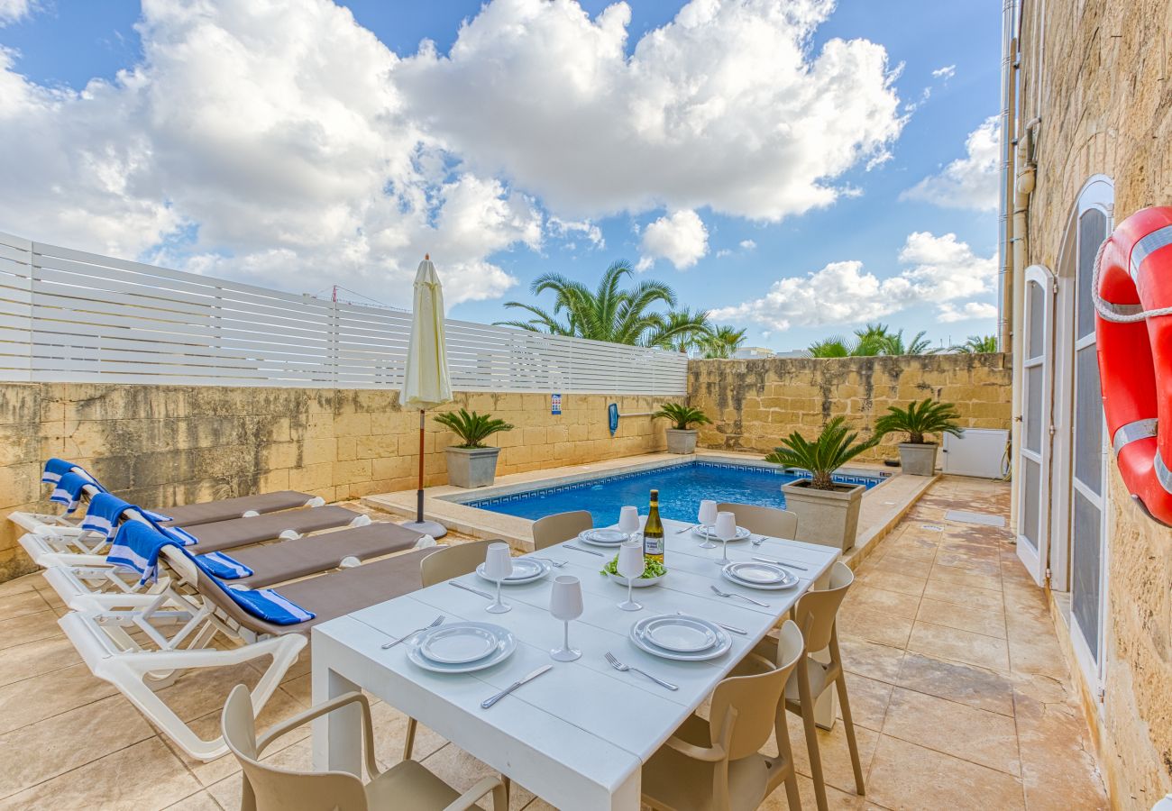 Villa in Victoria - Girardu - Victoria Holiday Home