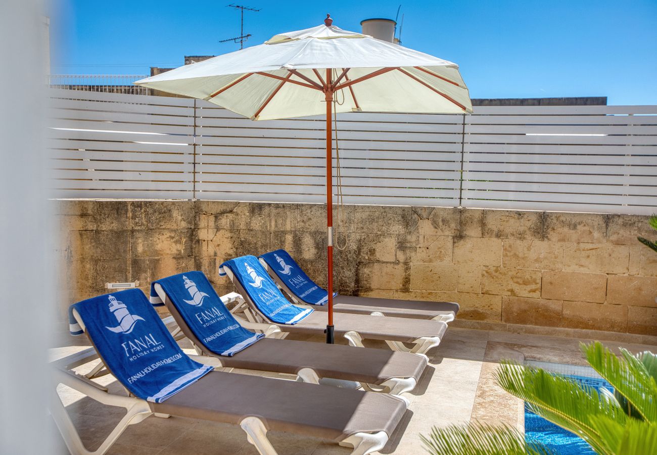 Villa in Victoria - Girardu - Victoria Holiday Home