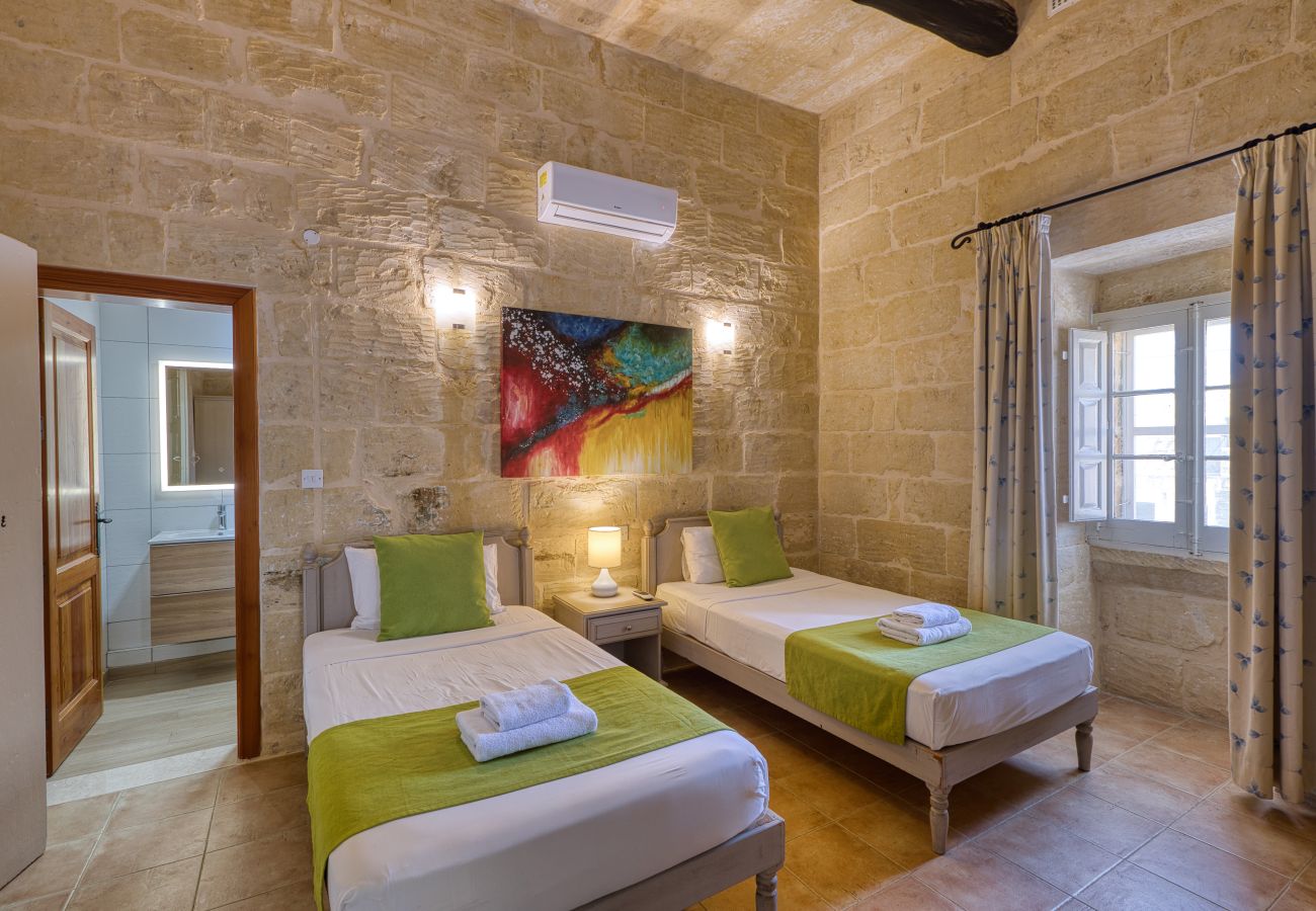 Villa in Victoria - Girardu - Victoria Holiday Home