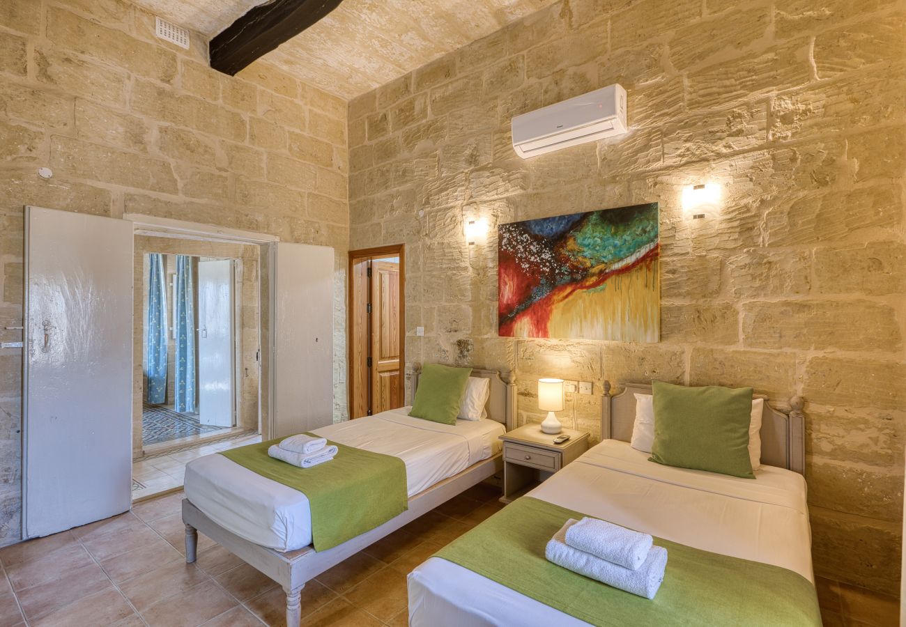 Villa in Victoria - Girardu - Victoria Holiday Home