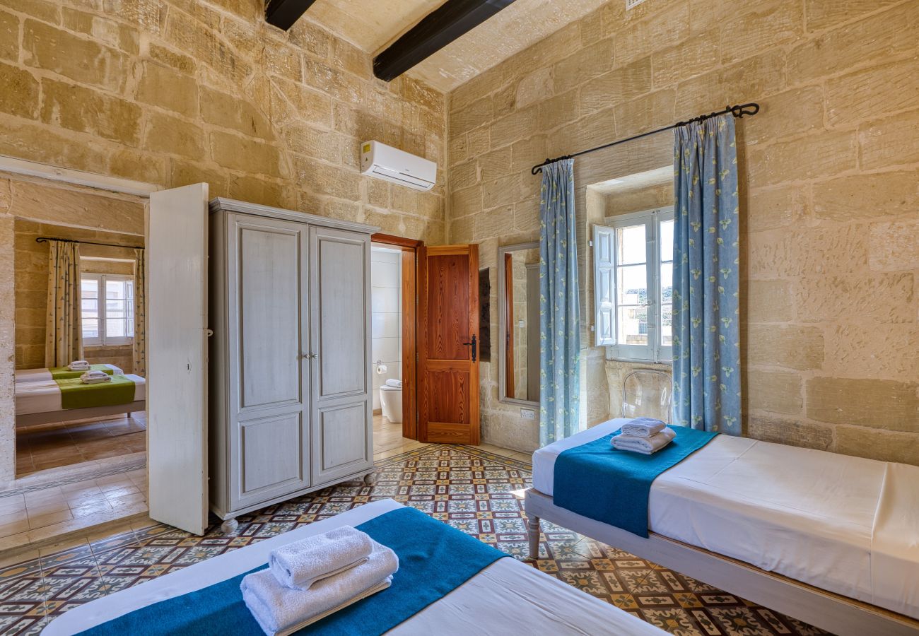 Villa in Victoria - Girardu - Victoria Holiday Home