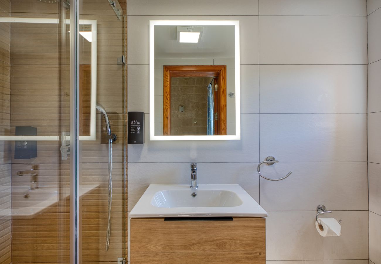 Villa in Victoria - Girardu - Victoria Holiday Home